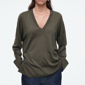 COS Oversized V-Neck Long Sleeve Merino Wool Sweater M